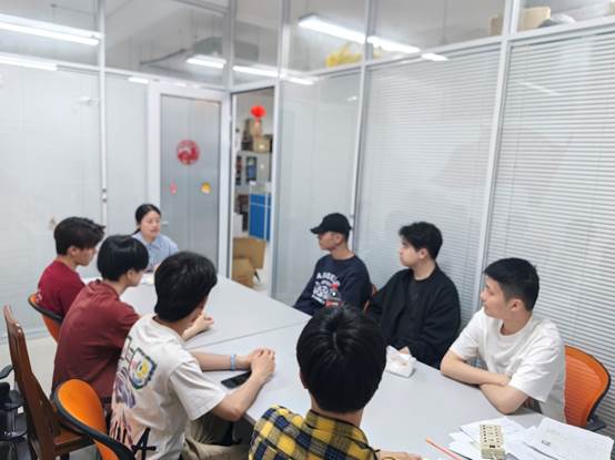 一群人正在聊天

AI 生成的内容可能不正确。